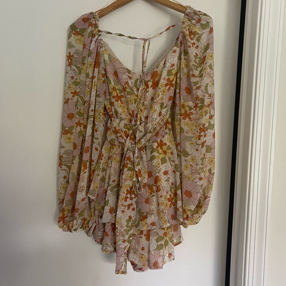 NWOT Bella Floral Romper - Picture 5 of 5